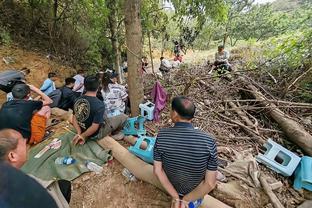 记者：拜仁接触了沙尔克17岁中场韦德拉奥果，考虑直接签进一线队